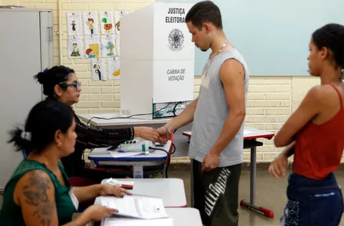 
          Imagem ilustrativa da imagem Saiba como se preparar para votar no 1º turno neste domingo (4)
          