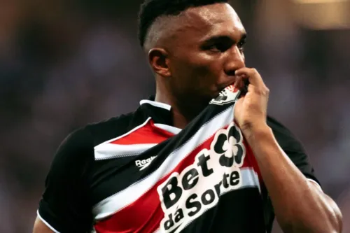
          Imagem ilustrativa da imagem Santa Cruz vence Botafogo-PB e larga na frente na Série C
          