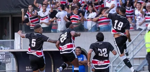 
          Imagem ilustrativa da imagem Santa Cruz vence o Floresta na Arena de Pernambuco e fica perto do acesso à Série B
          