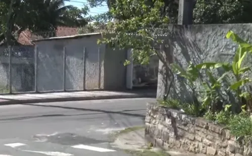 
          Imagem ilustrativa da imagem Sargento dos Bombeiros é morto a facadas após discussão na Serra
          