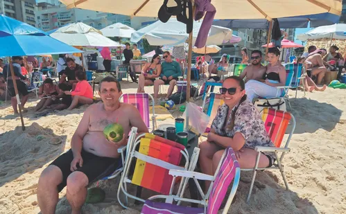 
          Imagem ilustrativa da imagem Semana do Saco Cheio: turistas lotam praias e hotéis em Guarapari
          