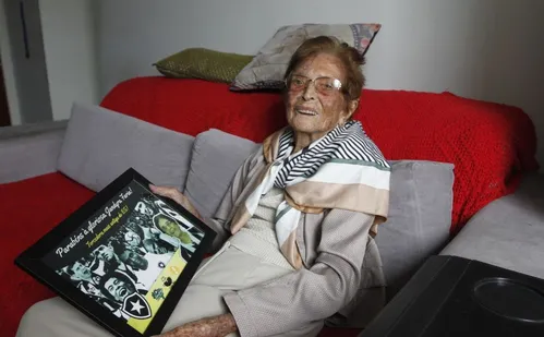 
          Imagem ilustrativa da imagem "Sou botafoguense desde pequenininha", diz dona Jandira aos 112 anos
          