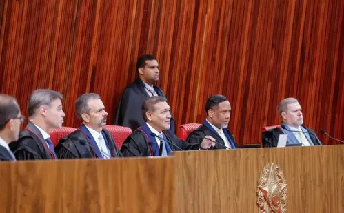 
          Imagem ilustrativa da imagem TSE anula votos de Garotinho, e Ruas vence governo do Rio no 1º turno
          