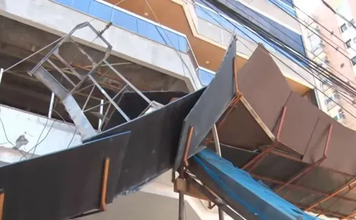 
          Imagem ilustrativa da imagem Trabalhadores ficam feridos após estrutura de obra desabar em Vila Velha
          