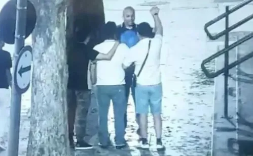 
          Imagem ilustrativa da imagem Turista mexicano morre no Rio após pular em carro para tentar impedir assalto
          
