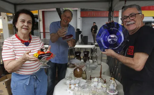 
          Imagem ilustrativa da imagem Feira de antiguidades transforma nostalgia em passeio cultural em Vitória
          
