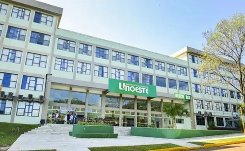 
          Imagem ilustrativa da imagem Universidade expulsa e suspende alunos por 'ranking sexual' no interior de SP
          