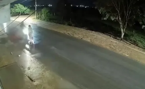
          Imagem ilustrativa da imagem VÍDEO: Mãe e filha são atropeladas por moto em Pedro Canário
          
