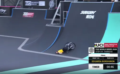 
          Imagem ilustrativa da imagem VÍEO: Ciclista brasileira sofre acidente e desmaia em etapa da Copa do Mundo de BMX
          