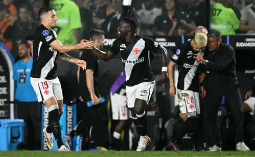 
          Imagem ilustrativa da imagem Vasco se impõe em São Januário, derruba Santa Fe e vai à semifinal da Sul-Americana
          