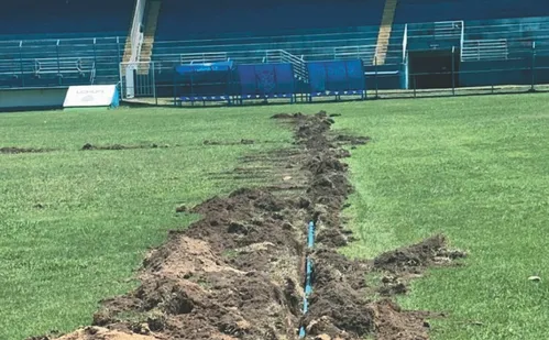 
          Imagem ilustrativa da imagem Vitória avança em obras para modernizar irrigação do gramado
          
