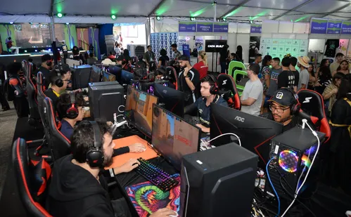 
          Imagem ilustrativa da imagem Vitória recebe evento de games com eSports, cosplay e competições
          
