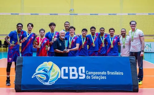 
          Imagem ilustrativa da imagem Vôlei masculino capixaba conquista prata e garante acesso à Divisão Especial
          