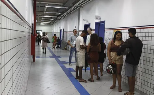 
          Imagem ilustrativa da imagem Seções eleitorais no ES encerram votação mesmo com prorrogação de horário
          