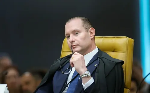
          Imagem ilustrativa da imagem Zanin: não dá para investigar Moraes sem julgar atos de Mendonça
          
