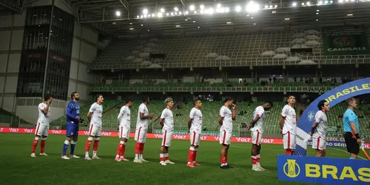 Imagem ilustrativa da imagem Náutico reage no fim, mas cai para o América-MG, em BH