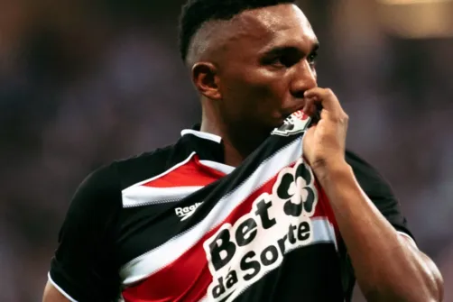 Imagem ilustrativa da imagem Santa Cruz vence Botafogo-PB e larga na frente na Série C
