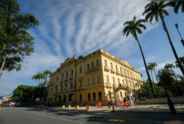 Imagem ilustrativa da imagem Pernambuco antecipa ponto facultativo do Dia do Servidor Público e cria feriadão