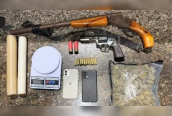 Imagem ilustrativa da imagem Polícia Militar apreende armas, munições e droga em ação contra o tráfico em Goiana