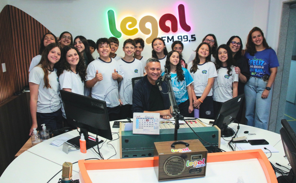 Visita dos alunos do 7º ano ao estúdio da rádio Legal FM 99,5.