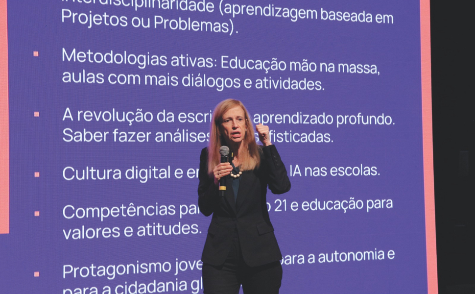 Claudia Costin diz que é preciso considerar o atraso histórico do Brasil na universalização da educação