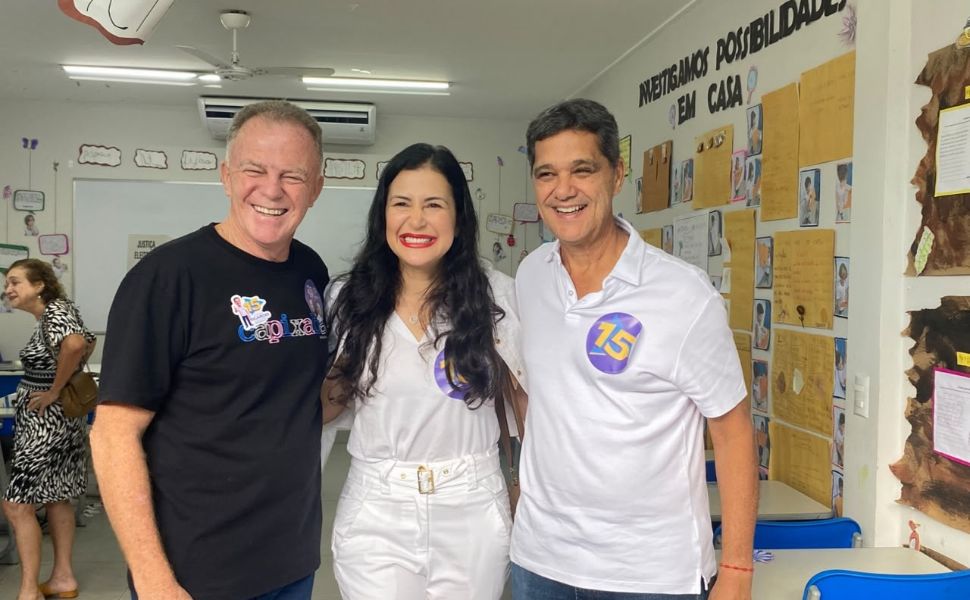 Candidato ao Governo do Estado, Ricardo Ferraço (MDB), votou por volta das 8h30 em uma escola da Praia do Canto, em Vitória
