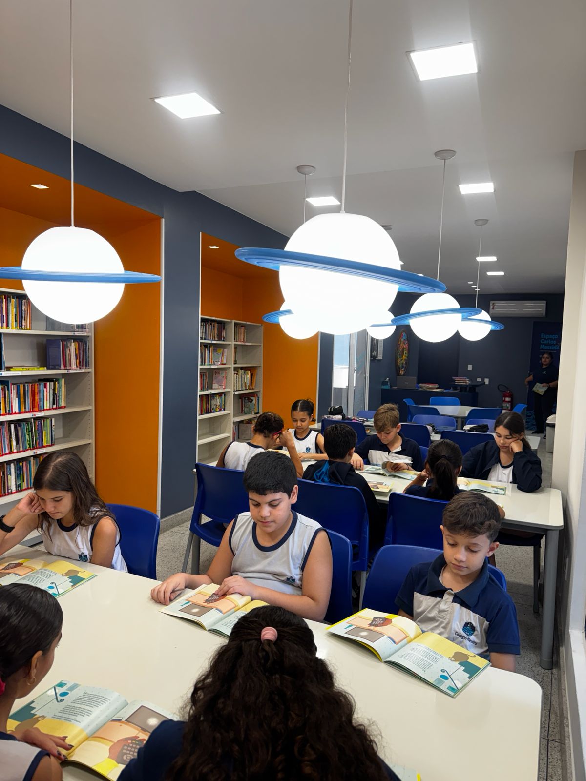 A BIBLIOTECA
É um ambiente propício para a concentração, um dos grandes desafios dos educadores nos dias atuais.