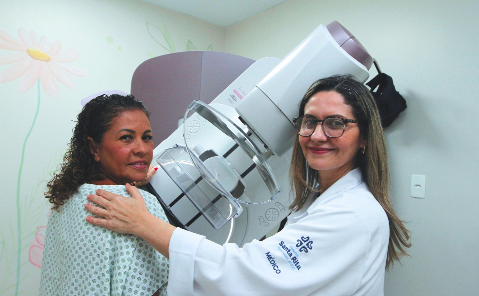 Tânia Silva, que tem histórico familiar de câncer de mama, mantém a mamografia como parte da rotina de cuidados