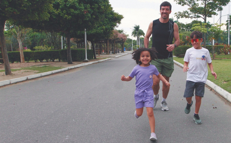 Julhierme Barbosa vai levar Dan, de 9 anos, e Liz, de 5, para a corrida Kids