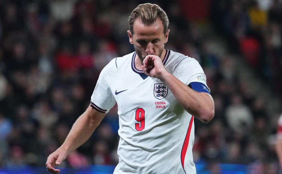 Harry Kane, da Inglaterra, comemora o seu gol durante a partida entre República Tcheca e Inglaterra válida pela segunda rodada da Liga dos Campeões da UEFA, em Praga, na República Tcheca, nesta terça-feira, 29