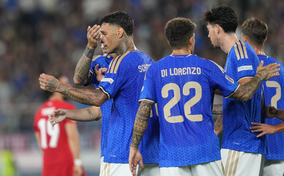 Gianluca Scamacca, da Itália, comemora após marcar gol na partida contra a Turquia válida pela quarta rodada da Liga das Nações da UEFA, em Bolonha, na Itália, nesta segunda-feira, 5