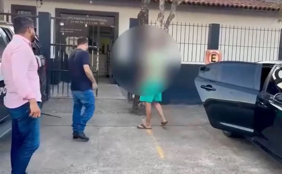 Condenado a 24 anos de prisão, idoso estava foragido desde maio e foi localizado na Bahia pela Polícia Civil.