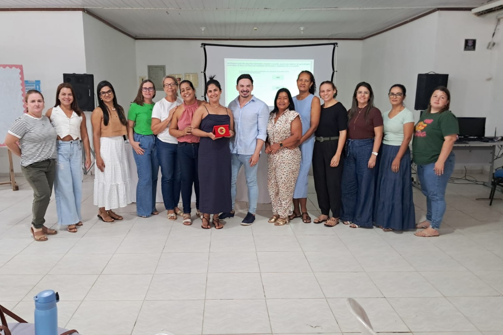 DOCENTES da rede municipal:
Piso salarial foi incorporado à estrutura da carreira.