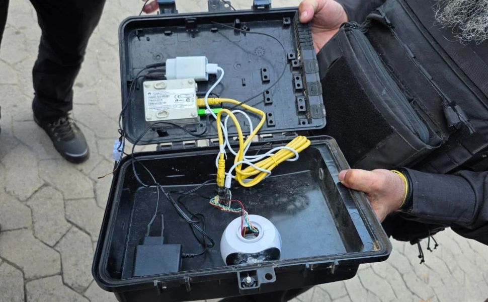 Equipamento de videomonitoramento instalado pelas facções