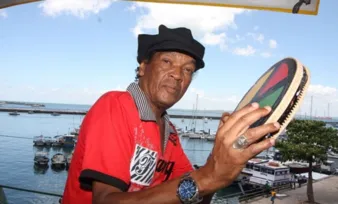 Imagem ilustrativa da imagem Precursor da Axé Music, músico baiano Paulinho Camafeu morre aos 73 anos