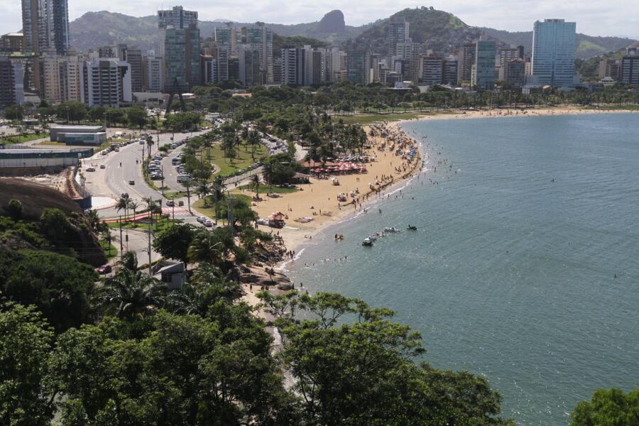 Curva da Jurema ganha nova faixa de areia e obras prosseguem em