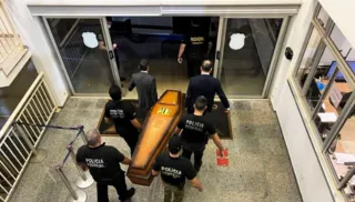 Imagem ilustrativa da imagem Avião da PF chega a Brasília com restos mortais de indigenista e jornalista