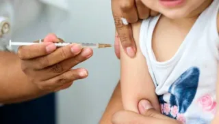 Imagem ilustrativa da imagem Estados querem liberar vacina para menores de 5 anos