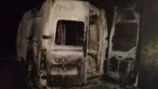 Imagem ilustrativa da imagem Quatro pessoas estavam em ambulância que pegou fogo no Noroeste do ES