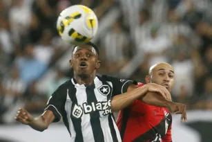 Imagem ilustrativa da imagem Goleiros se destacam, e Botafogo e Atlético-GO empatam pelo Brasileirão