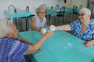 Imagem ilustrativa da imagem Centro geriátrico  no Recife promove campanha "Adote uma idosa"