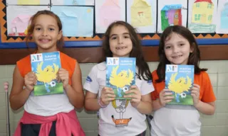 Imagem ilustrativa da imagem Escola de Vitória lança álbum de figurinhas para Copa do Mundo Feminina