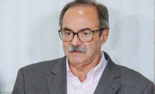 Imagem ilustrativa da imagem Ex-secretário estadual Pedro Eurico sofre acidente de carro em Goiana