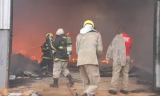 Imagem ilustrativa da imagem Incêndio destrói galpão de catadores de recicláveis no Sul do ES