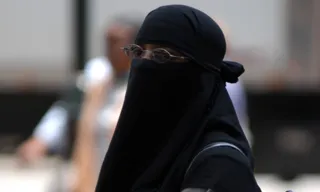 Imagem ilustrativa da imagem Irã volta a obrigar mulheres a usarem véu após onda de protestos