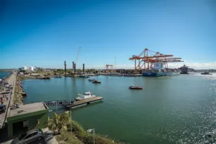 Imagem ilustrativa da imagem Movimentação de cargas no Porto de Suape cresce 5% no 1º semestre