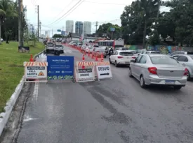 Imagem ilustrativa da imagem Obra da Compesa interdita três faixas na subida da Ponte Paulo Guerra, no Pina
