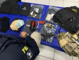 Imagem ilustrativa da imagem PRF detém dupla em carro roubado e com identidade falsa de agente penitenciário