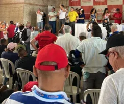 Imagem ilustrativa da imagem Rodoviários mantêm greve e ânimos se exaltam em passeata