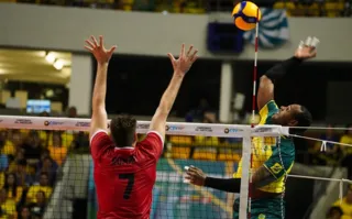 Imagem ilustrativa da imagem Sem dificuldades, Brasil derrota o Peru por 3 sets a zero